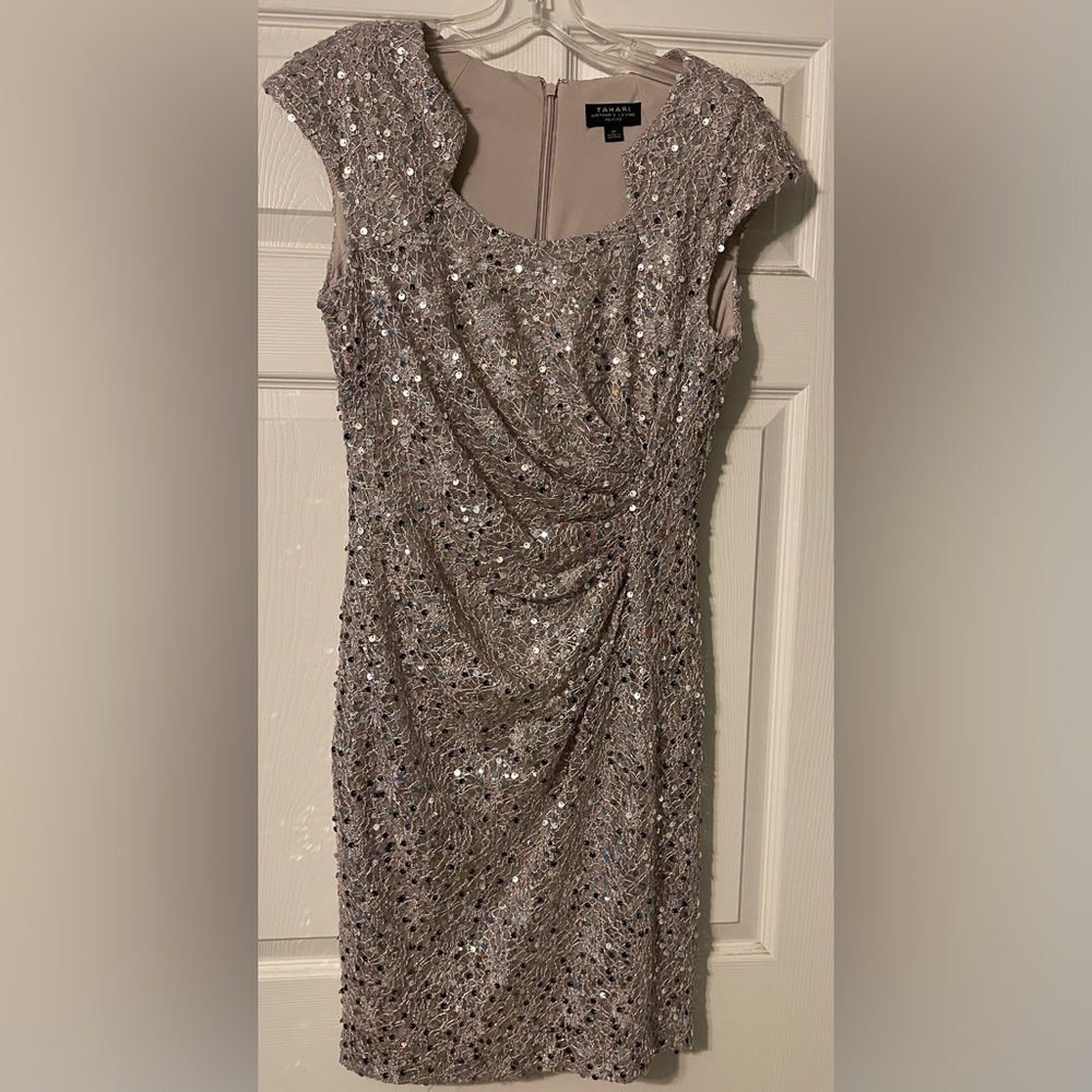 ✨ Tahari Arthur S. Levine Petite Sequin Lace Sheath Dress 👗 Size 8P | EUC 👗✨